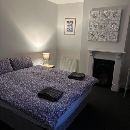 Luton Town House Near Airport Leilighet Eksteriør bilde