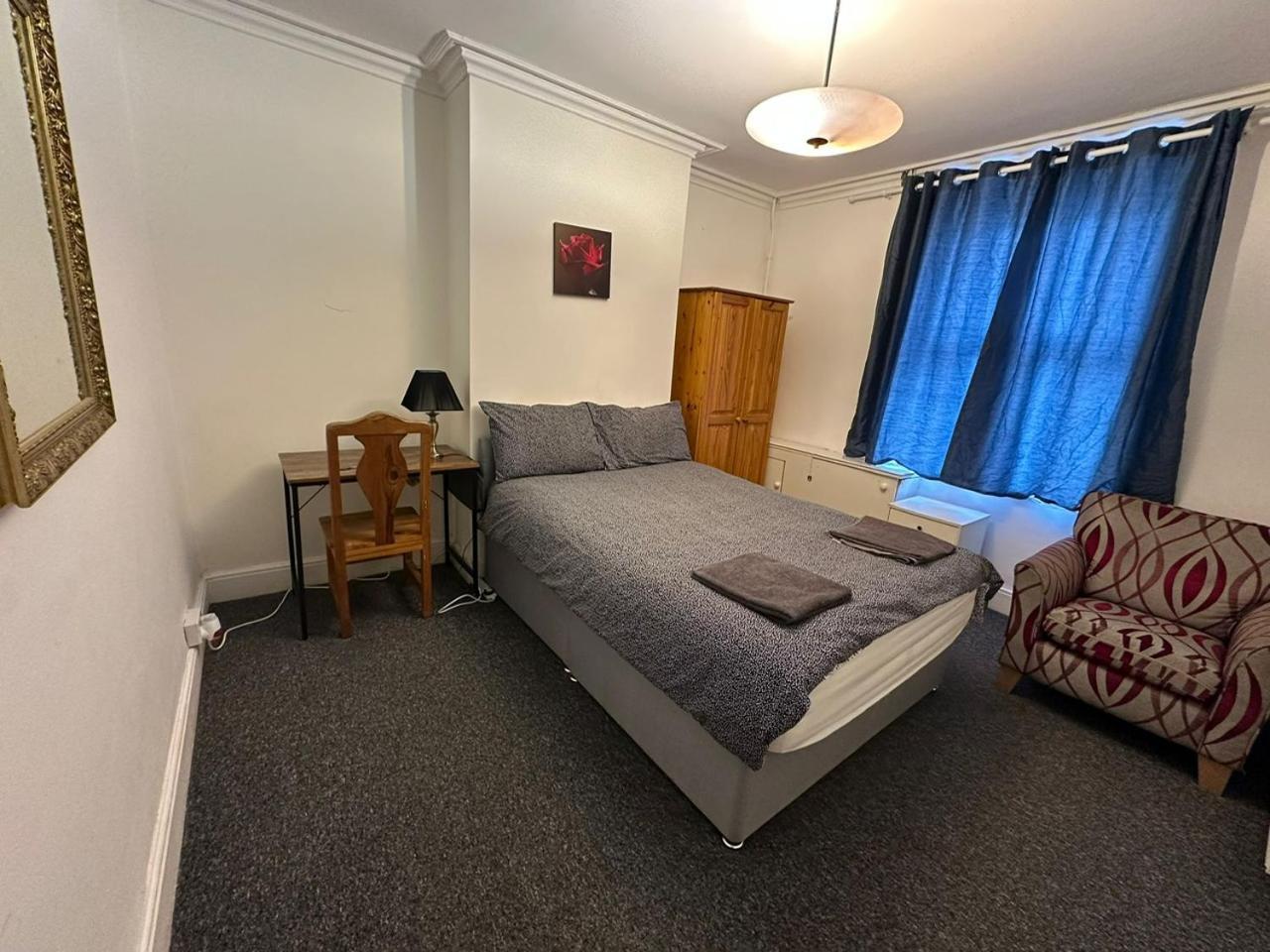 Luton Town House Near Airport Leilighet Eksteriør bilde