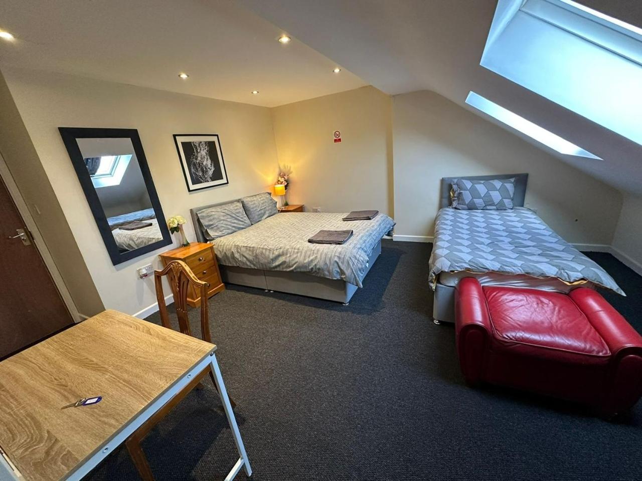 Luton Town House Near Airport Leilighet Eksteriør bilde