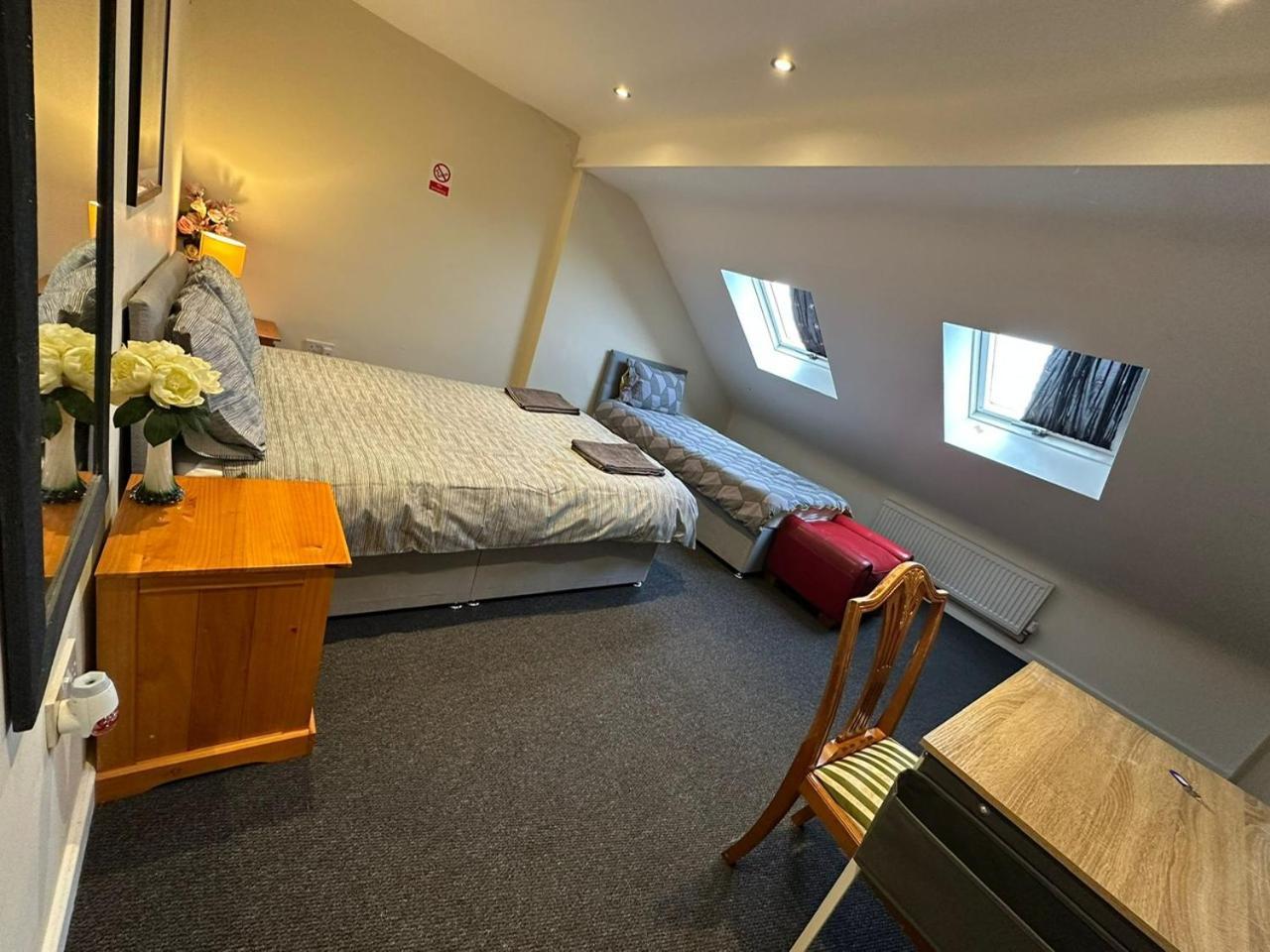 Luton Town House Near Airport Leilighet Eksteriør bilde